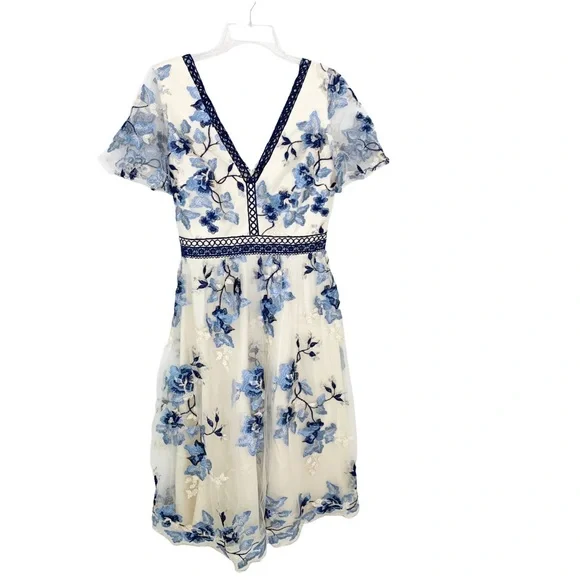 Chi Chi London Ashlee Embroidered Mesh Floral Dress 4 NWT - Picture 4 of 14